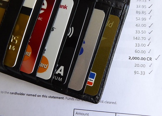 Luottokorttien kulut vaihtelevat